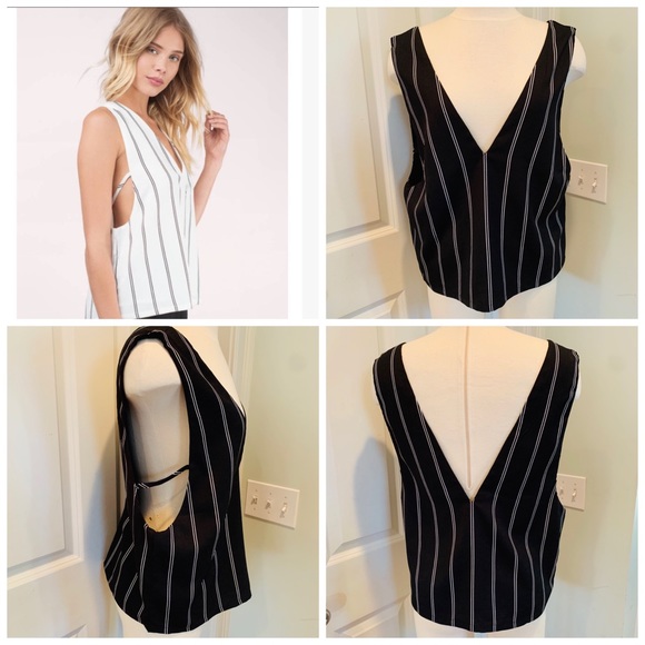 Tobi Tops - Tobi B&W Deep V Pin Stripe Sleeveless XS/TP EUC